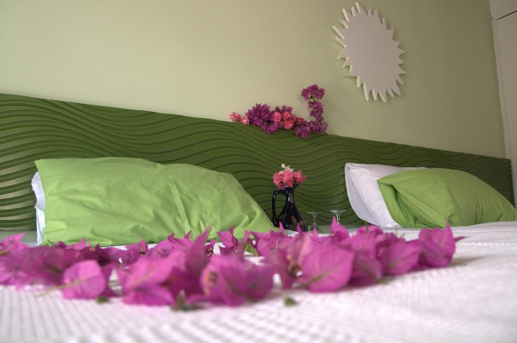 Pasalimani Hotel Çeşme Kamer foto