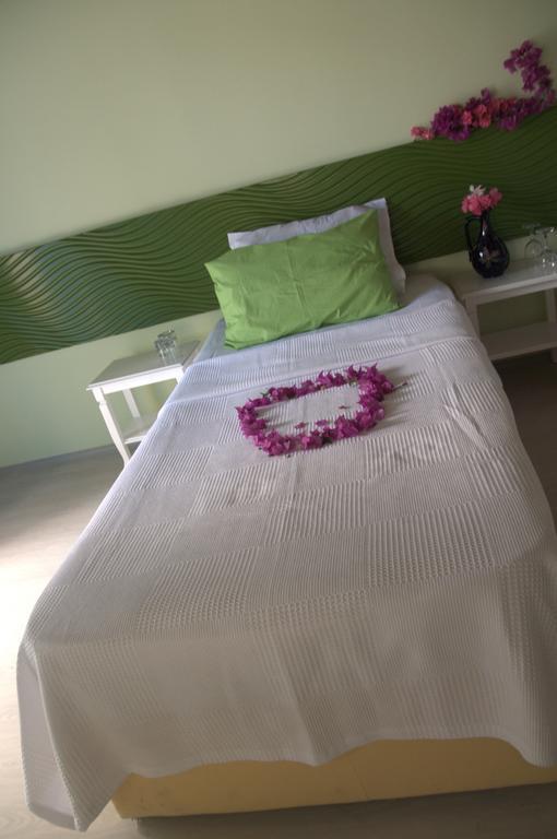 Pasalimani Hotel Çeşme Kamer foto