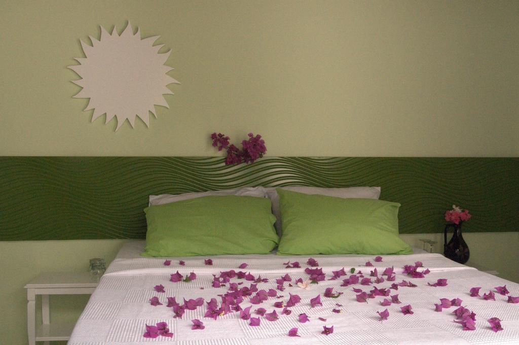 Pasalimani Hotel Çeşme Kamer foto