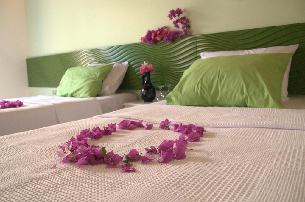 Pasalimani Hotel Çeşme Kamer foto