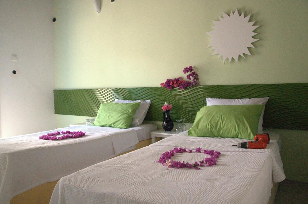 Pasalimani Hotel Çeşme Kamer foto