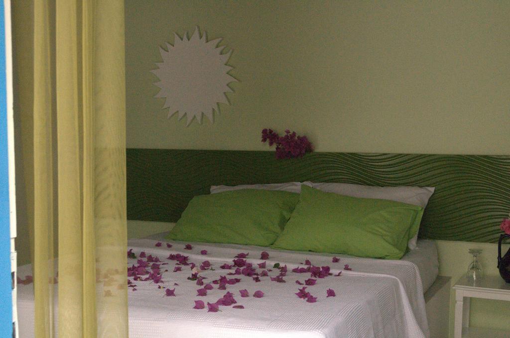 Pasalimani Hotel Çeşme Kamer foto