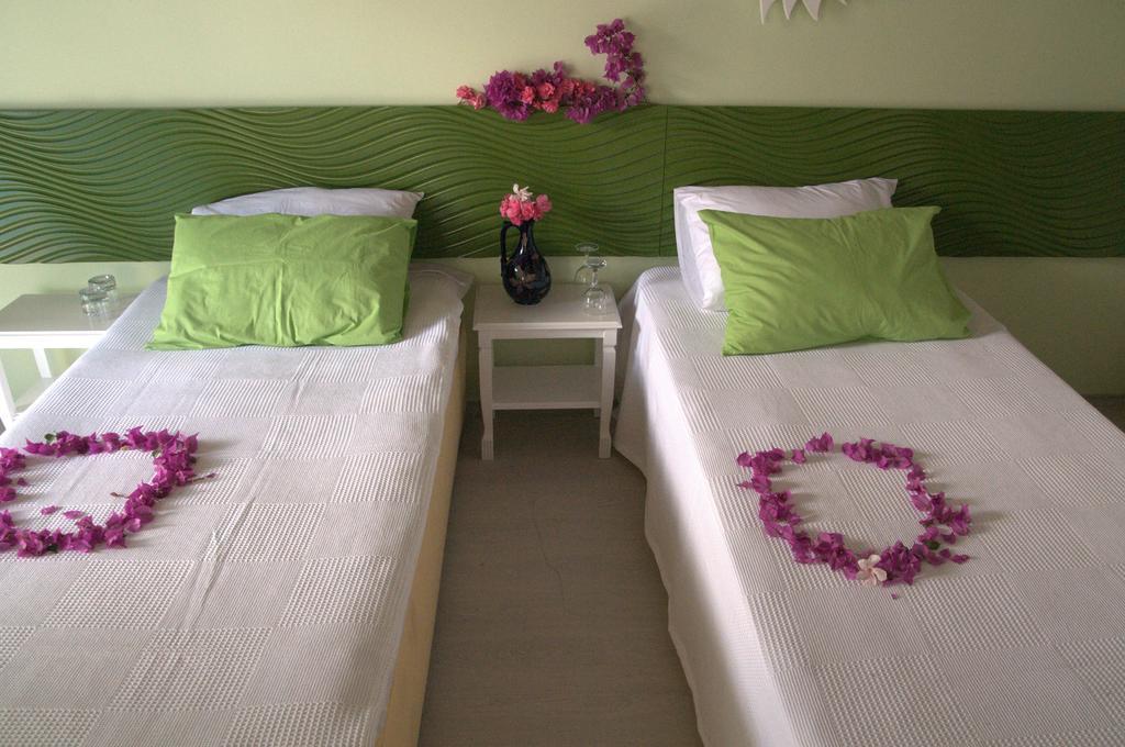 Pasalimani Hotel Çeşme Kamer foto